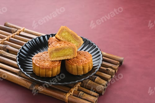 Preview: Moon Cake, traditional Chinese snack
