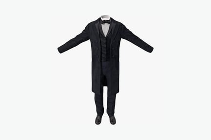 Preview: Mannequin in formal attire with extended arms