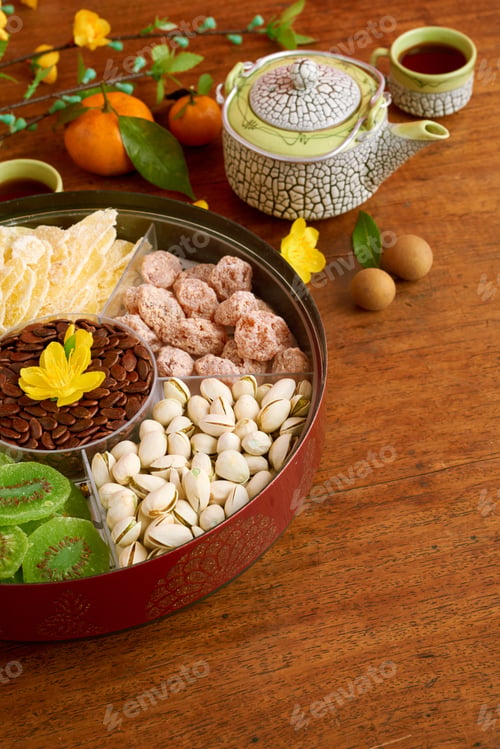 Preview: Box with sweet snacks