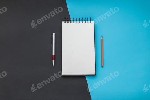 Vista previa: Open notebook with a pen and a pencil