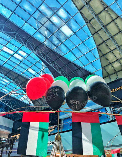 Preview: United Arab Emirates Celebrates Spirit of The Union 47 Colors of UAE fag in balloons Patriotic