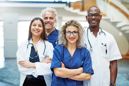 Preview: Cheerful people in hospital looking at camera