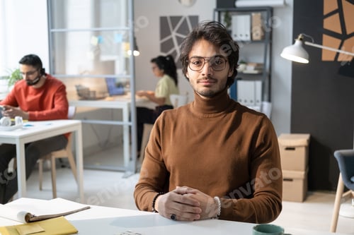 Preview: Businessman working at his workplace