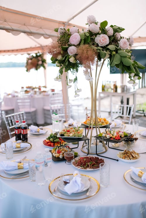 Preview: Banquet hall for weddings with decorative elements