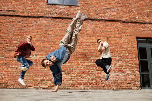 Preview: Breakdancing Crew doing Stunts