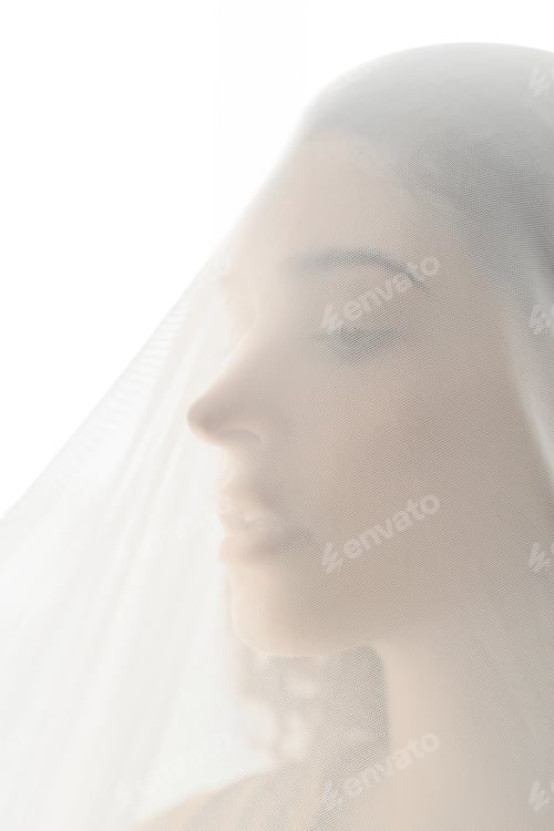 Preview: Bride under veil