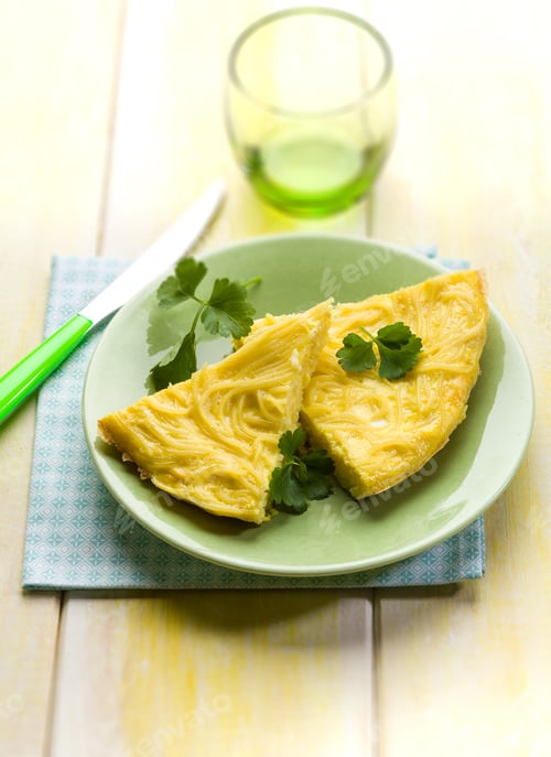 Preview: spaghetti omelet, selective focus