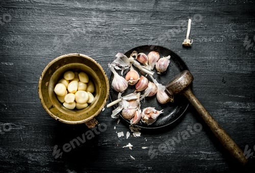Preview: Garlic background. Fresh garlic and a mortar with pestle.