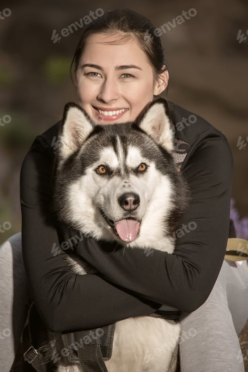 Preview: Happy woman embracing beautiful dog