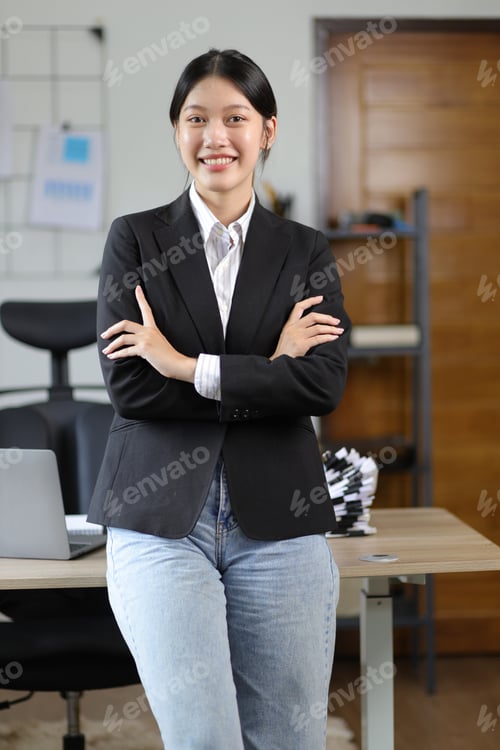 Preview: Portrait of a beautiful Asian business woman in the office.