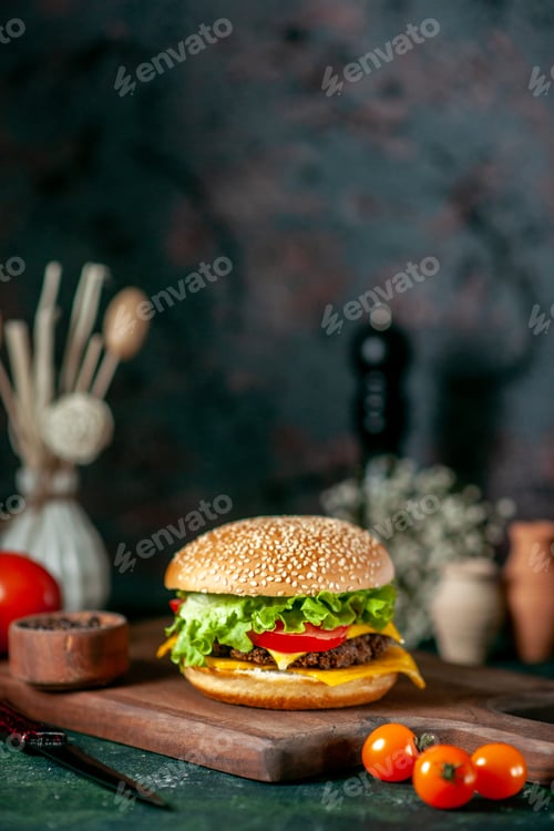 Preview: front view meat hamburger with fresh tomatoes on dark background meal sandwich kfc fast-food french