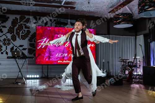 Preview: the first wedding dance of the bride and groom