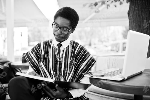 Preview: African man in traditional clothes