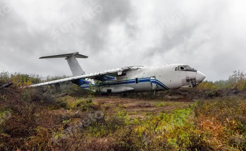 Preview: Large broken airliner