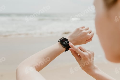 Preview: Active woman using a smartwatch