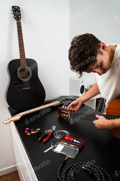 Preview: Guitar string replacement and tuning preparation