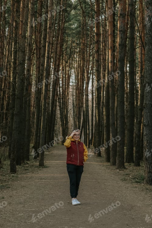 Preview: Girl outdoors in spring days