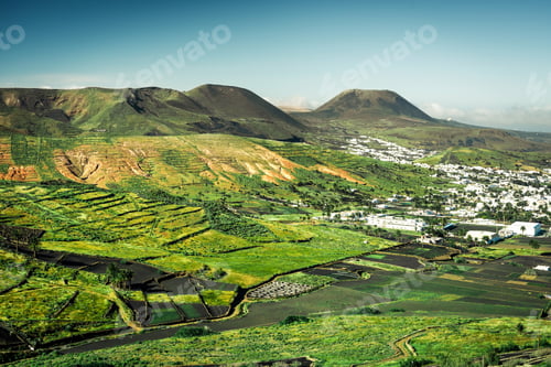 Preview: mountain landscape with green field