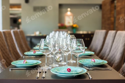 Preview: Served table in restaurant
