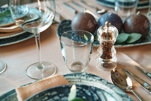 Preview: Beautiful elegant table setting with green stylish dishware and silver cutlery