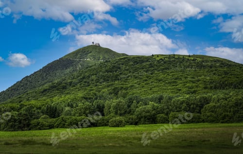 Preview: Scenic view of Puy de dome lava dome in Auvergne, France