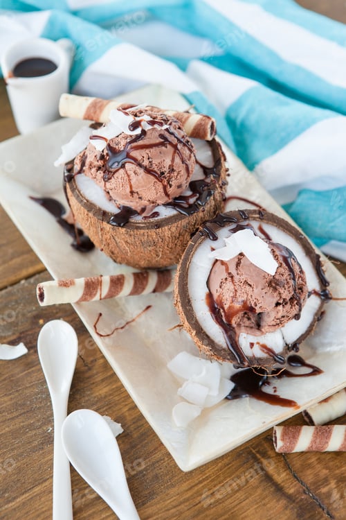 Preview: Ice cream in coconut