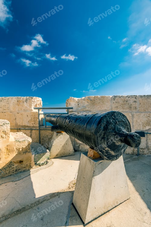 Preview: Old canon in barracks of Fort Saint Angelo, Birgu, Malta