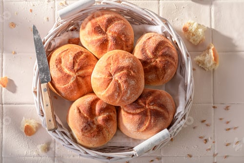 Preview: Hot and homemade golden kaiser rolls for breakfast.