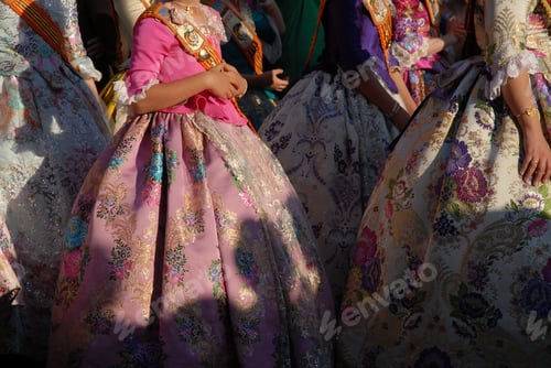 Preview: Traditional Spanish dresses, young women in traditional costume
