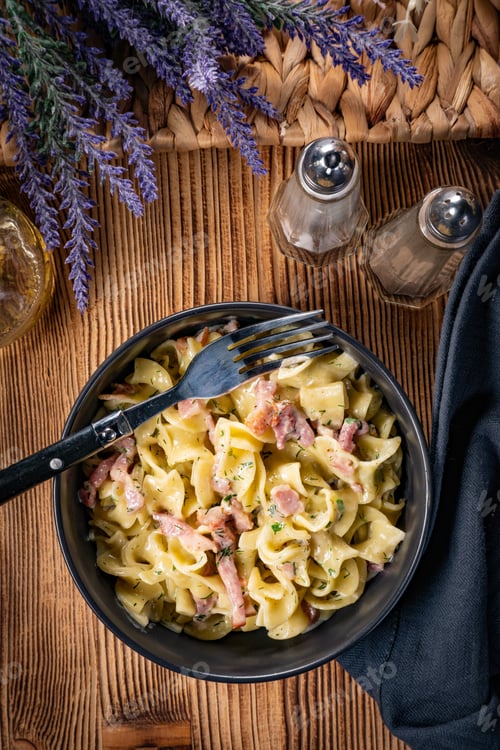 Preview: Tagliatelle mosse Carbonara