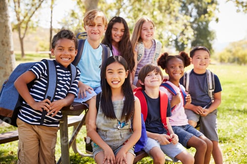 Preview: Multi-ethnic group of schoolchildren on school trip, close up