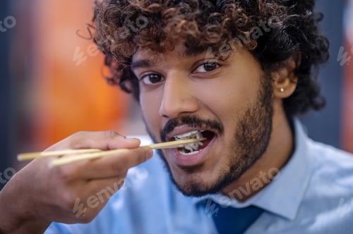 Preview: Businessman having his lunch at working place