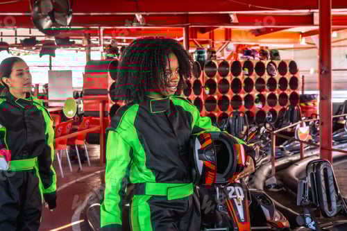 Preview: Women ready for karting with racing helmets