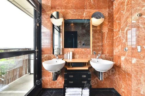 Preview: Bathroom with marble walls