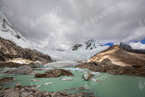 Preview: Lake in glacier