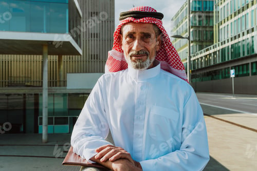 Preview: Arab businessman posing outdoors in modern city
