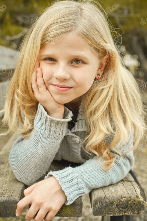 Preview: pretty girl on a bench