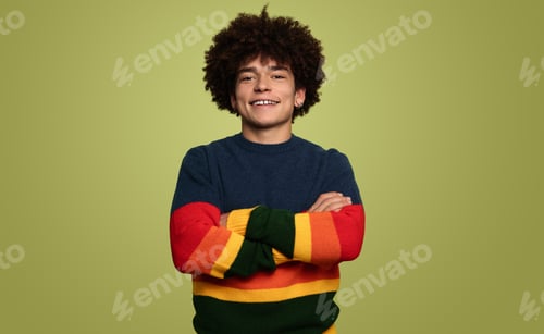 Preview: Smiling ethnic man with crossed arms and colorful clothes