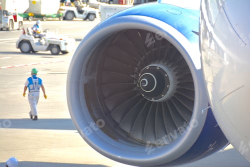 Preview: Airplane engine