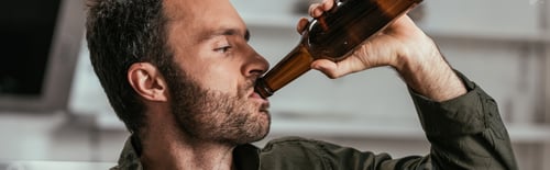 Preview: Panoramic shot of man drinking beer from bottle