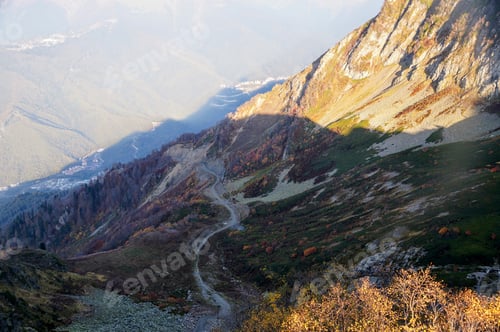 Preview: Play of light and shadow on the mountainside