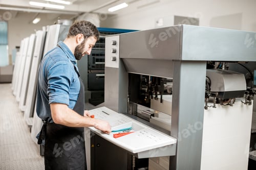 Preview: Printing operator working at the manufacturing