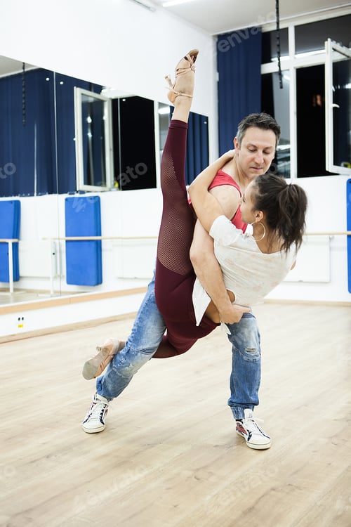 Preview: Beautiful dancers enjoying every bit of choreography