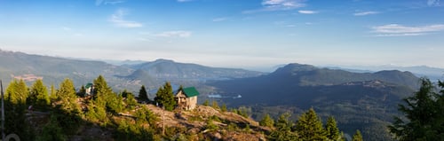 Preview: Panoramic View of Tin Hat Cabin on top of a mountain