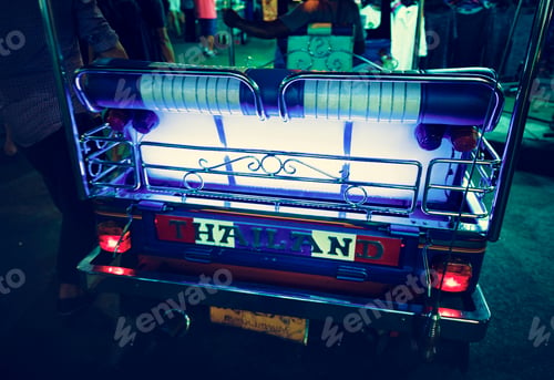 Preview: Tuk tuk Thai taxi night time