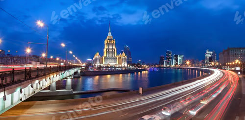 Preview: Panorama of Krasnopresnenskaya naberezhnaya with Novoarbatskiy bridge and stalinist skyscraper