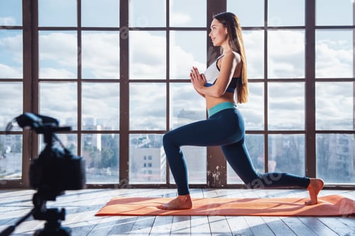 Preview: Girl Blogger