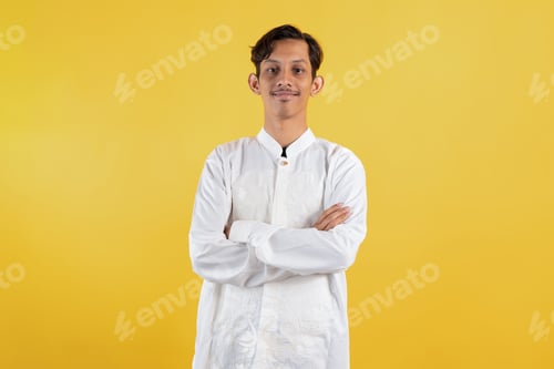 Preview: Muslim Man Wear White Shirts with Traditional Islamic Ornaments