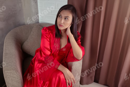 Preview: Woman waiting for somebody