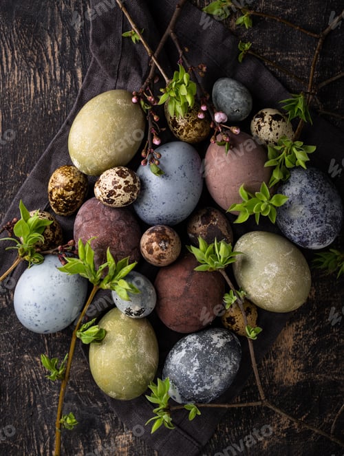Preview: Easter eggs painted with natural dye